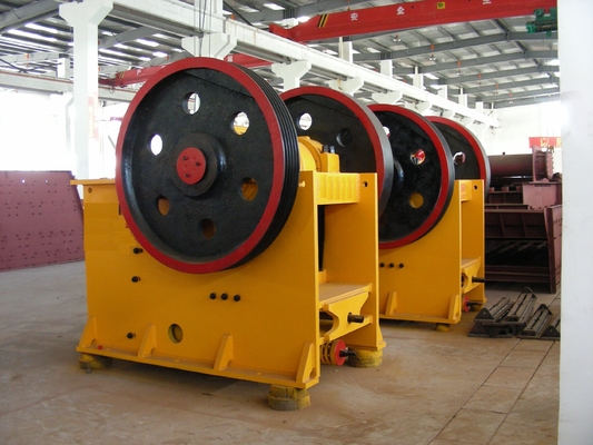 30Kw PE400 * 600 كسارة مخروطية متنقلة ، كسارة الحجر الأولية 36 24