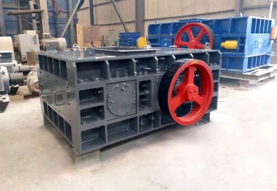 خام كسارتين مزدوجة الأسطوانة 70 T / H 600mm عرض Toller لصنع الرمل