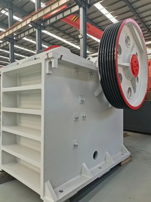 110Kw نوع الفك كسارة الصخور عالية السعة PE750 * 1060 380V آلة كسارة مخروطية الحجر