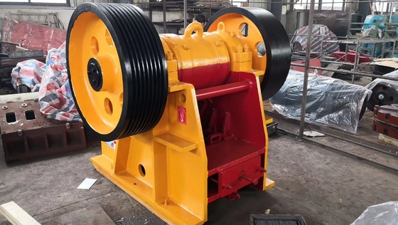 الأصفر والأبيض Shanbao Crusher PE و 10 X 36 Jaw Crusher Stone Grey Mining Rock Crusher Construction