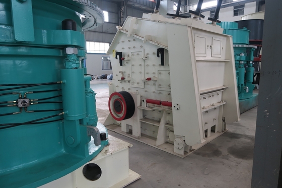 آلة تكسير الحجارة الأفقية ذات التأثير الأفقي 200Kw PF1315 المحجر الثانوي تكسير الدولوميت
