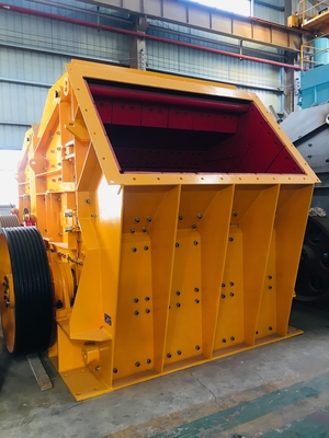 PF1320 تأثير كسارة آلة 315Kw الصخور آلات معالجة الحجر
