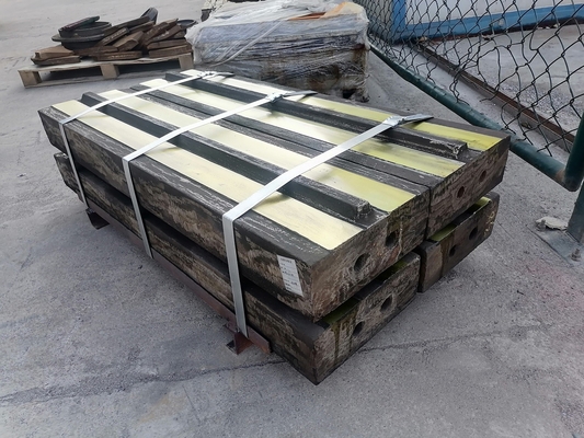 قطع غيار كسارة الحجر Cr26 CI231 قطع غيار كسارة المطرقة عالية الكروم PF1315 ، أجزاء كسارة ثلاثية